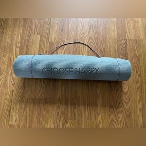 Oak and Reed premium embossed yoga mat with carry rope, ‘Choose Happy’, grey